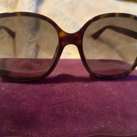 Gucci tortoise shell sunglasses - Picture 3 of 8